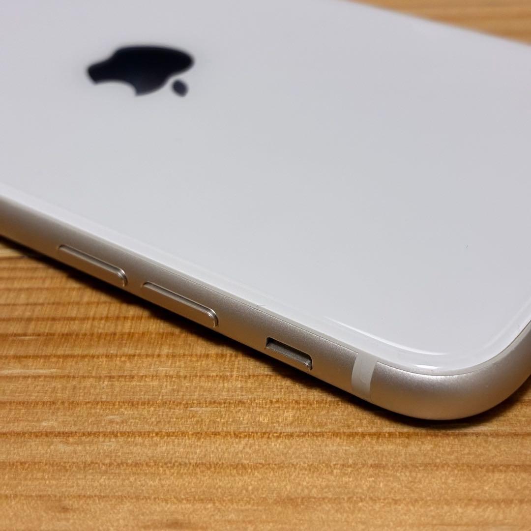 バッテリー新品　iPhoneSE第3世代64GB SIMフリyy17700f