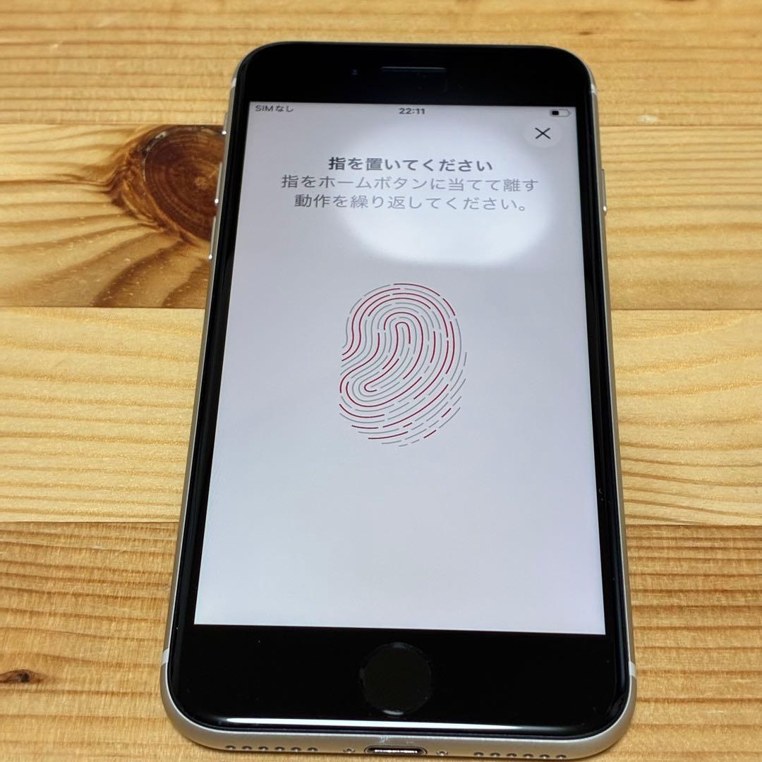 バッテリー新品　iPhoneSE第3世代64GB SIMフリyy17700f