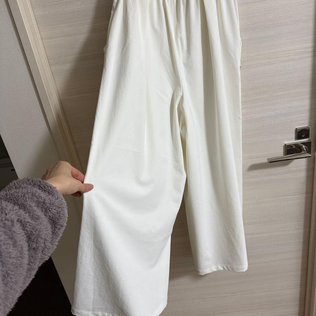 新品ブルーレーベル　ホワイト ガウチョパンツ ポケット付き