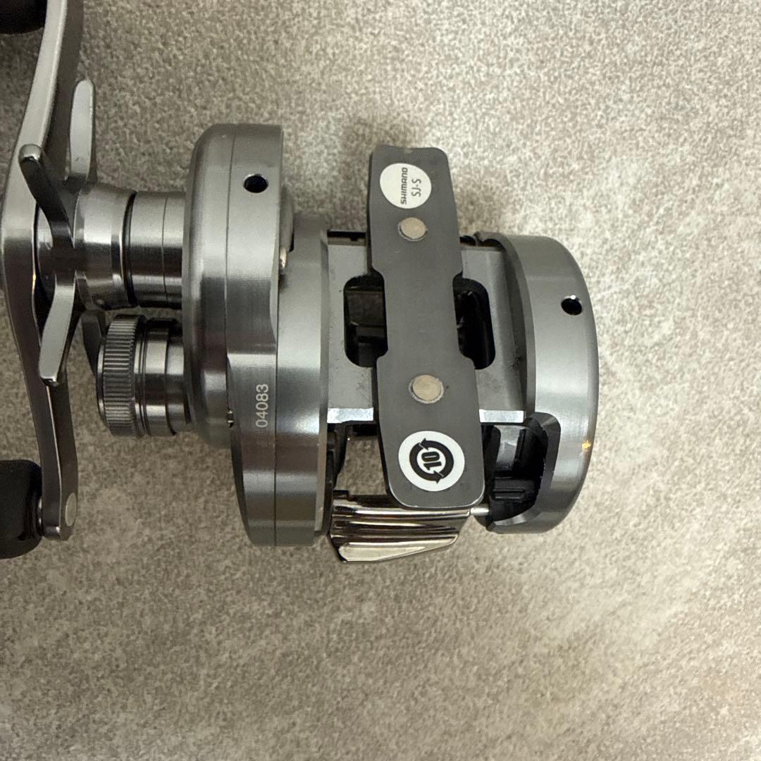 【美品】シマノ　20カルカッタコンクエスト　DC100　右ハンドル