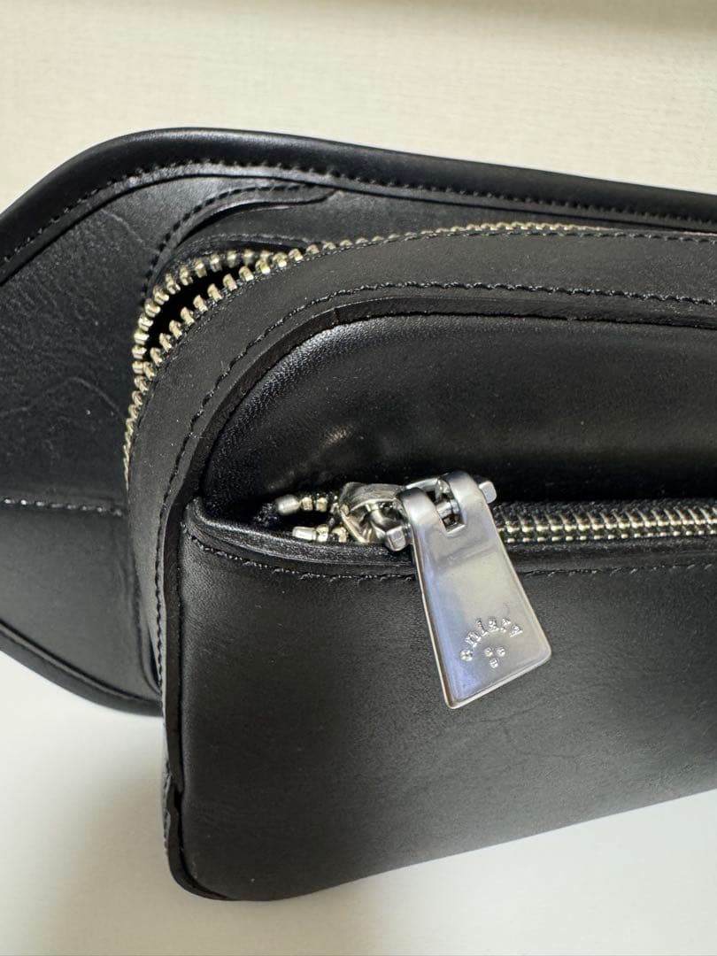 aniary(アニアリ) レザー ショルダー ボディバッグ