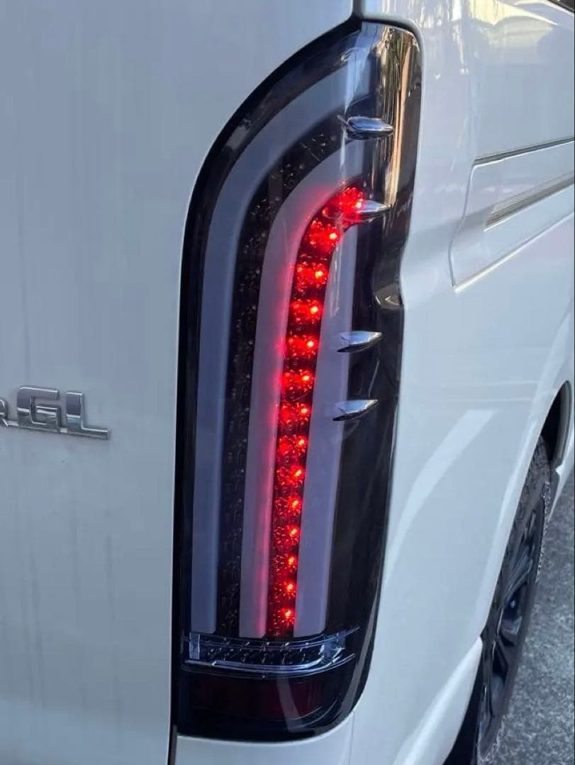 中古品トヨタ・ハイエース200系 LED TAIL LAMP 左右セット