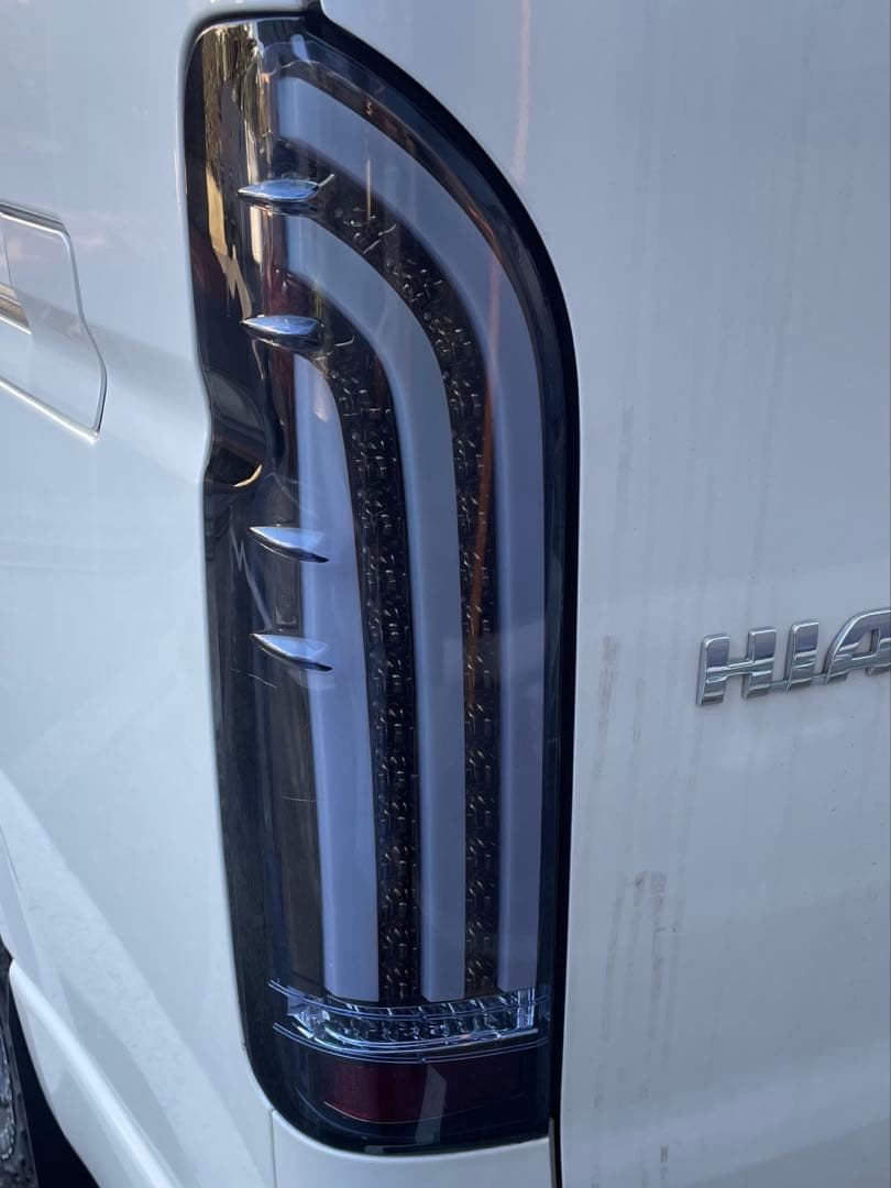 中古品トヨタ・ハイエース200系 LED TAIL LAMP 左右セット