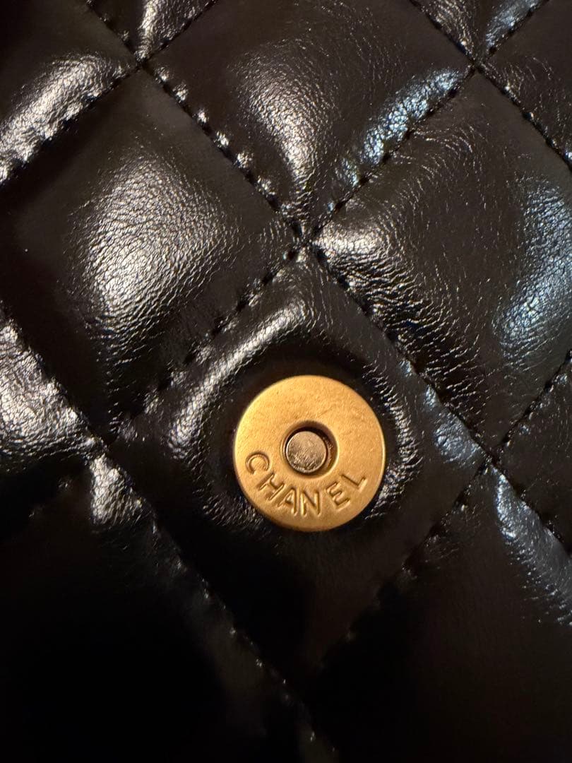 CHANEL キルティング ブラックパテントレザーショルダーバッグ