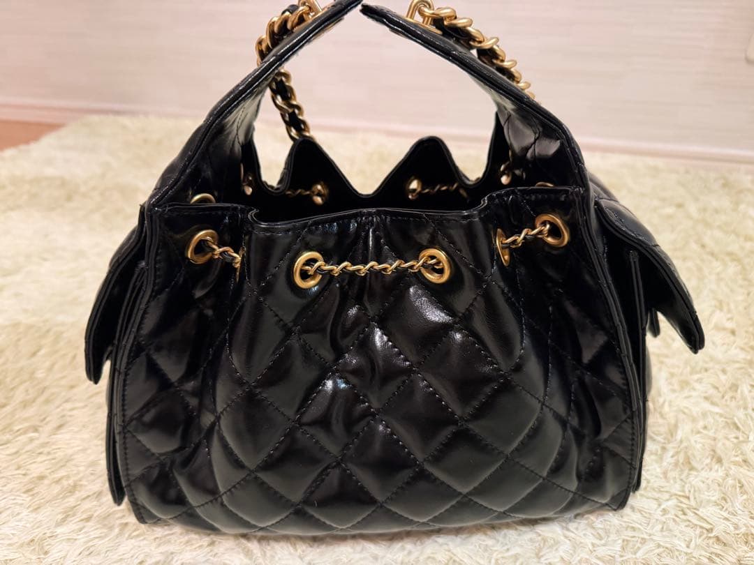 CHANEL キルティング ブラックパテントレザーショルダーバッグ