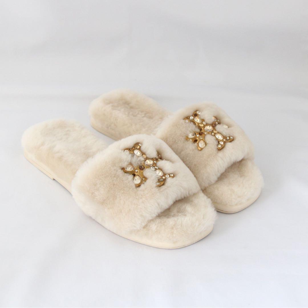 TORY BURCH ふわふわ柔らかファー ダブルＴロゴ ジュエルシアリング