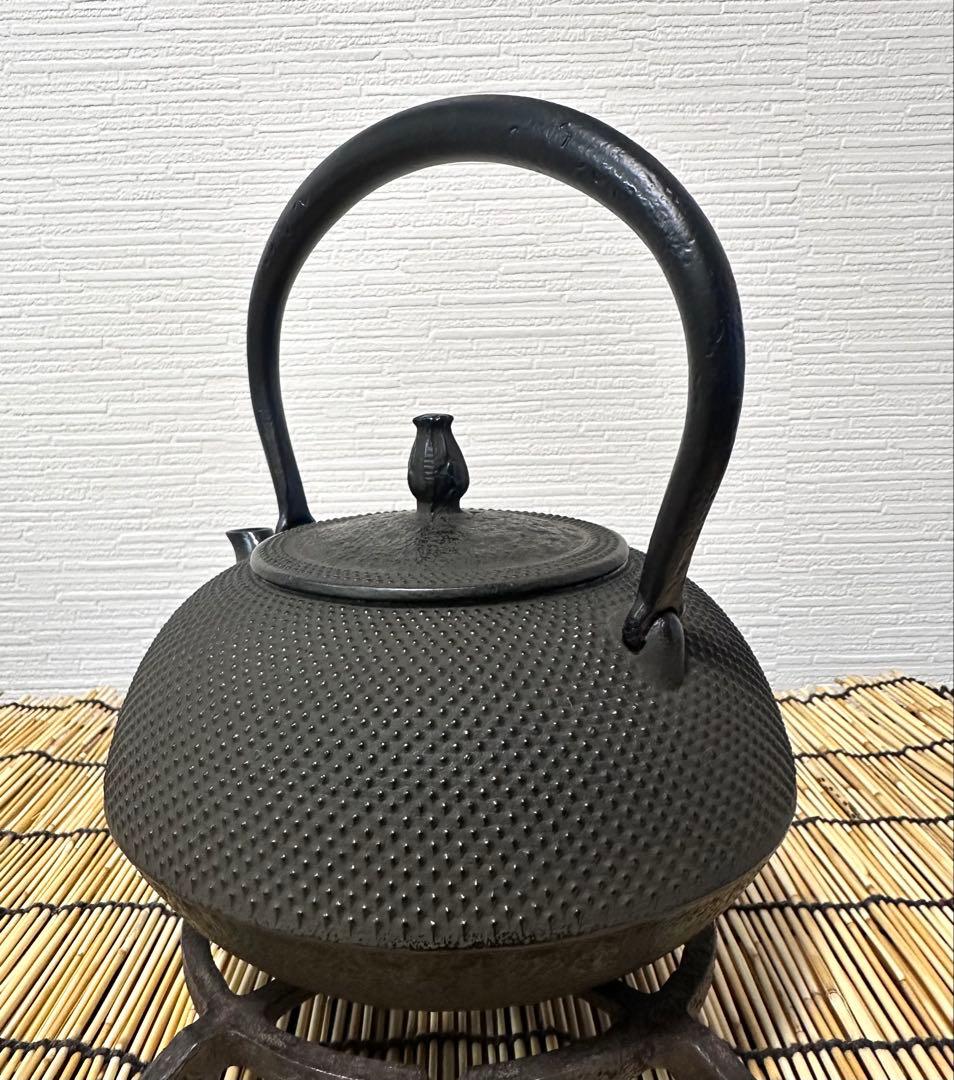 未使用、付属品付 南部盛栄堂販売 南部秀山 佐藤 勝弘作 １５型アラレ 鉄瓶