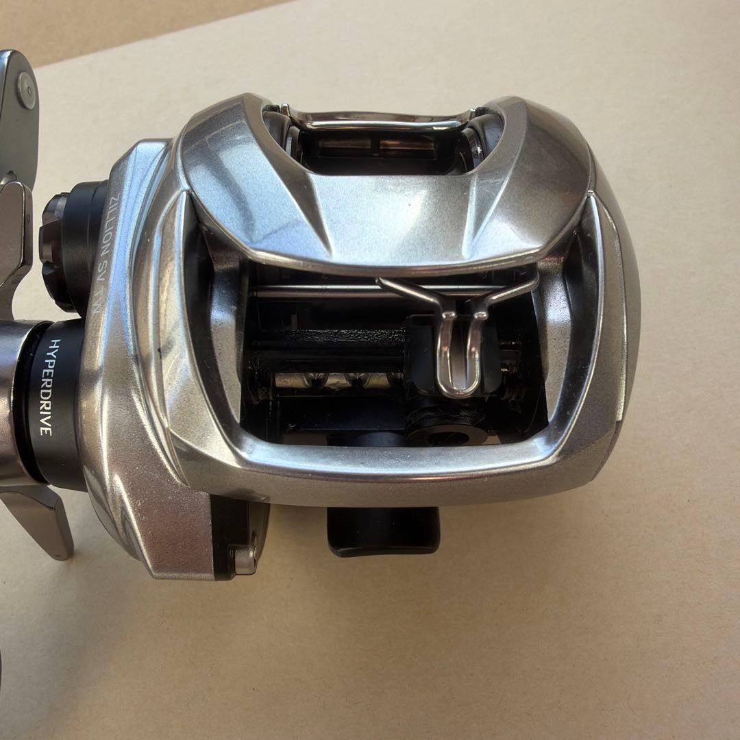 『ダイワ』21ジリオンSVTW1000XH（ギヤ比8.5）純正カスタム★超美品