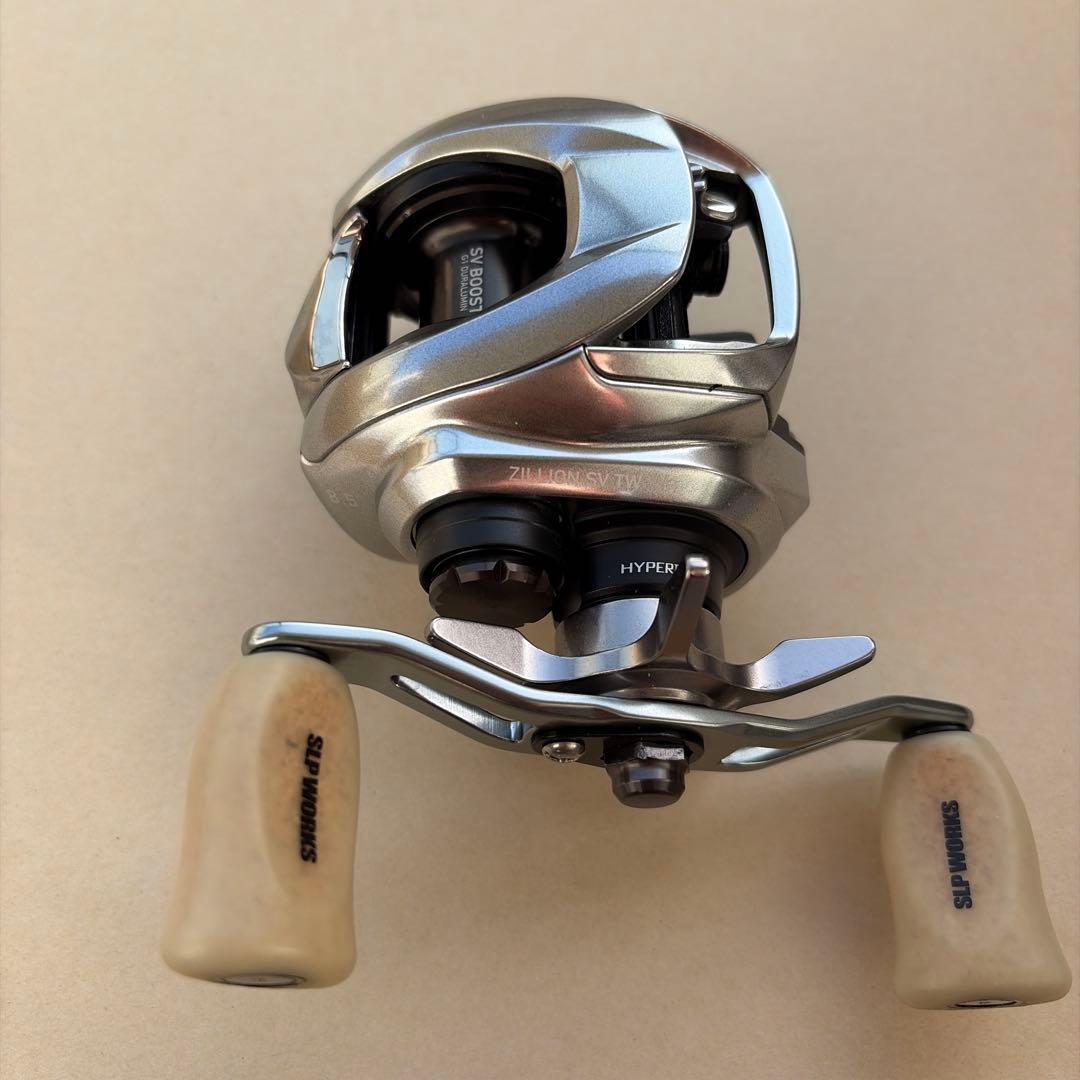 『ダイワ』21ジリオンSVTW1000XH（ギヤ比8.5）純正カスタム★超美品