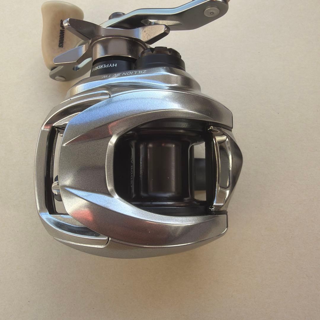 『ダイワ』21ジリオンSVTW1000XH（ギヤ比8.5）純正カスタム★超美品