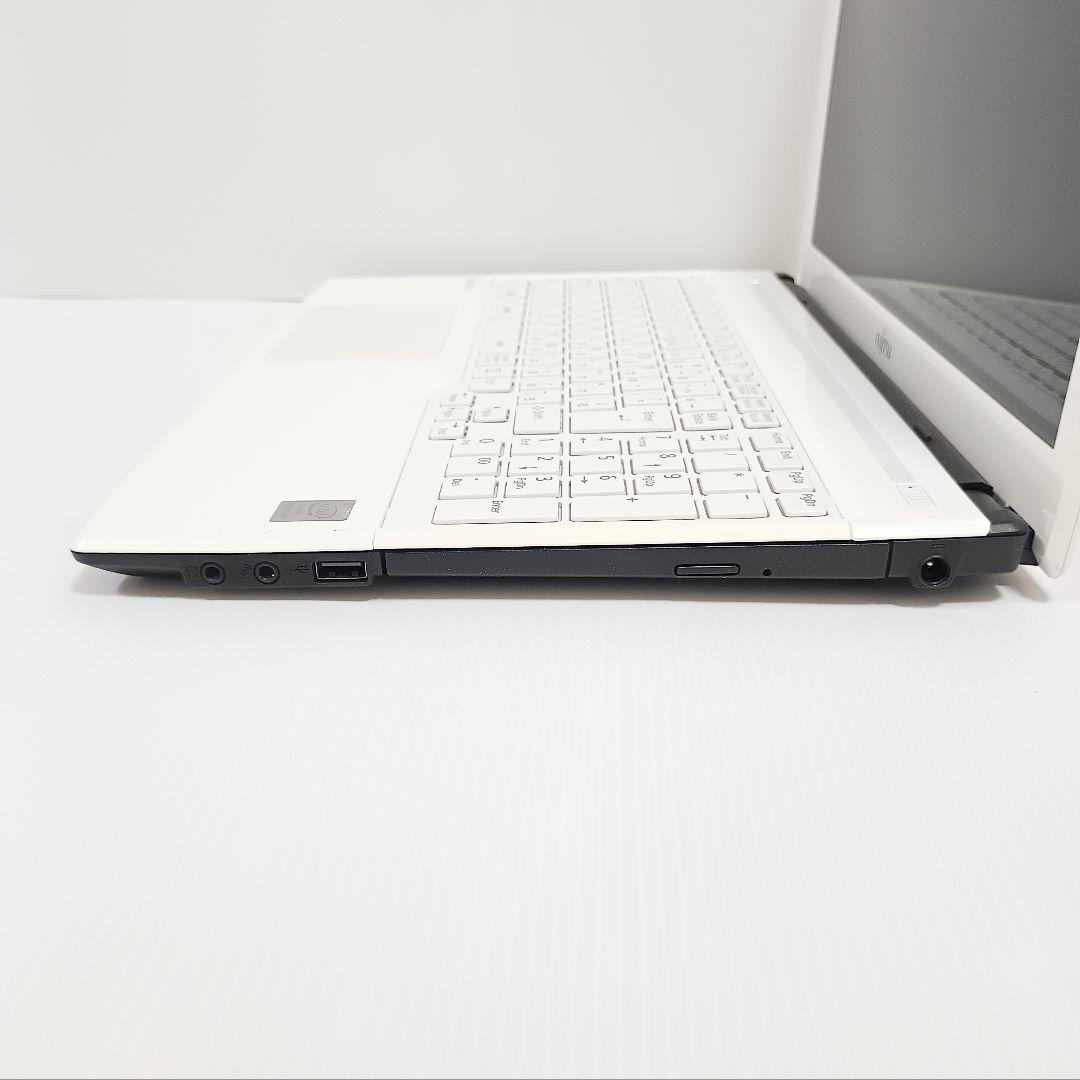 オフィス付き！Windows11✨初心者さんオススメ薄型ホワイトノートパソコン✨