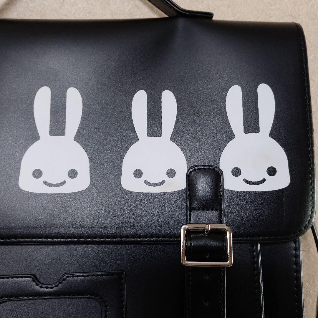 CUNE 合皮の四角いフラップバッグS 3way うさぎ BLACK キュ―ン