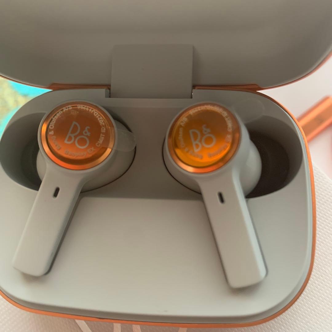 Bang & Olufsen ワイヤレスイヤホン オレンジ