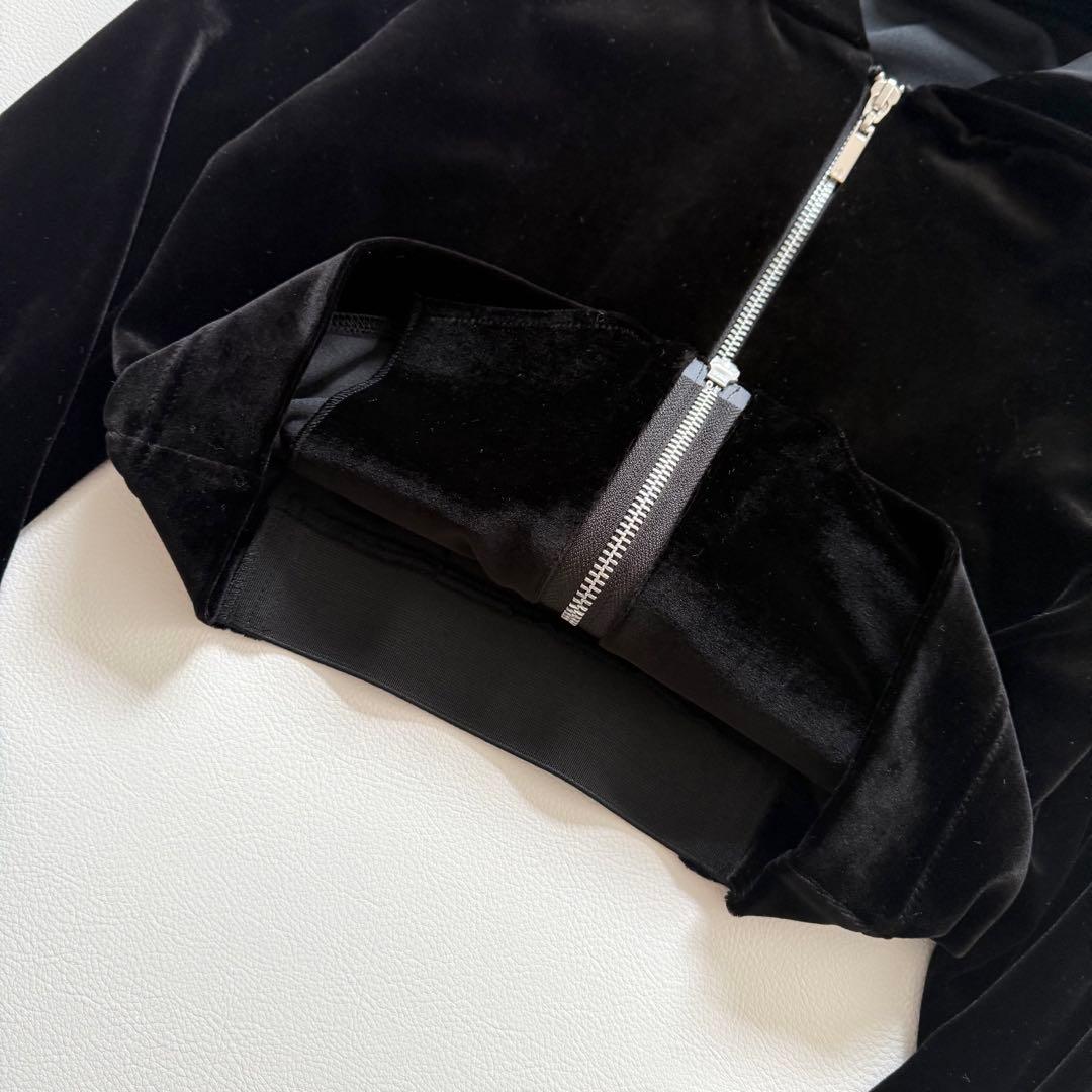 美品✨デイジーリンフォクシー　ロゴ入り　ベロアパーカー　フレアスリーブ　黒　38