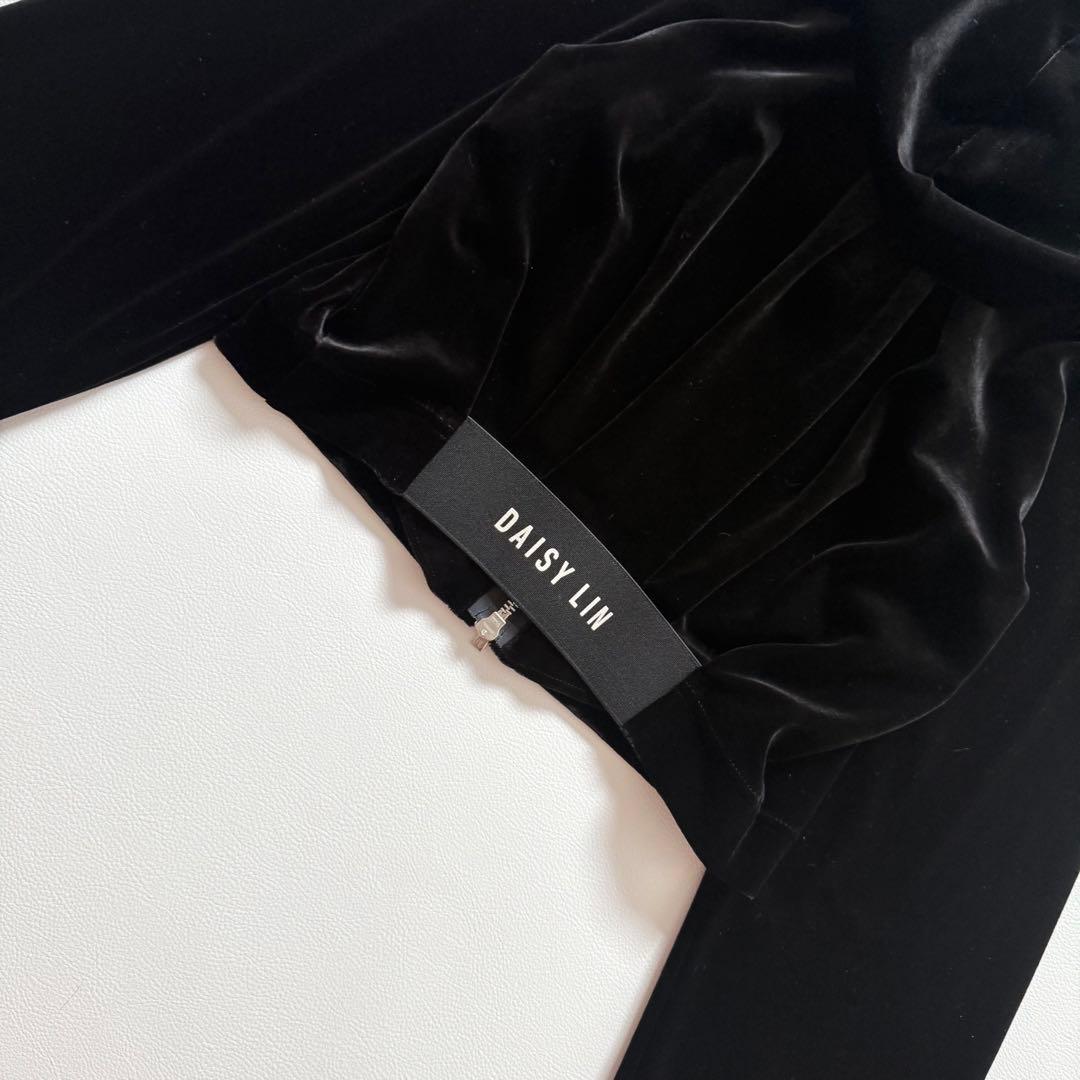 美品✨デイジーリンフォクシー　ロゴ入り　ベロアパーカー　フレアスリーブ　黒　38