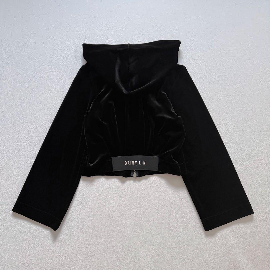 美品✨デイジーリンフォクシー　ロゴ入り　ベロアパーカー　フレアスリーブ　黒　38
