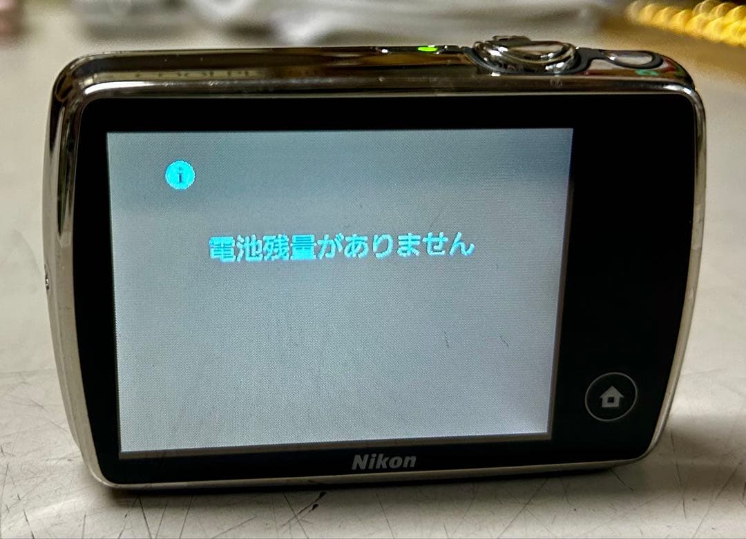 デジタルカメラ　NIKON COOLPIX S01 シルバー　ジャンク品