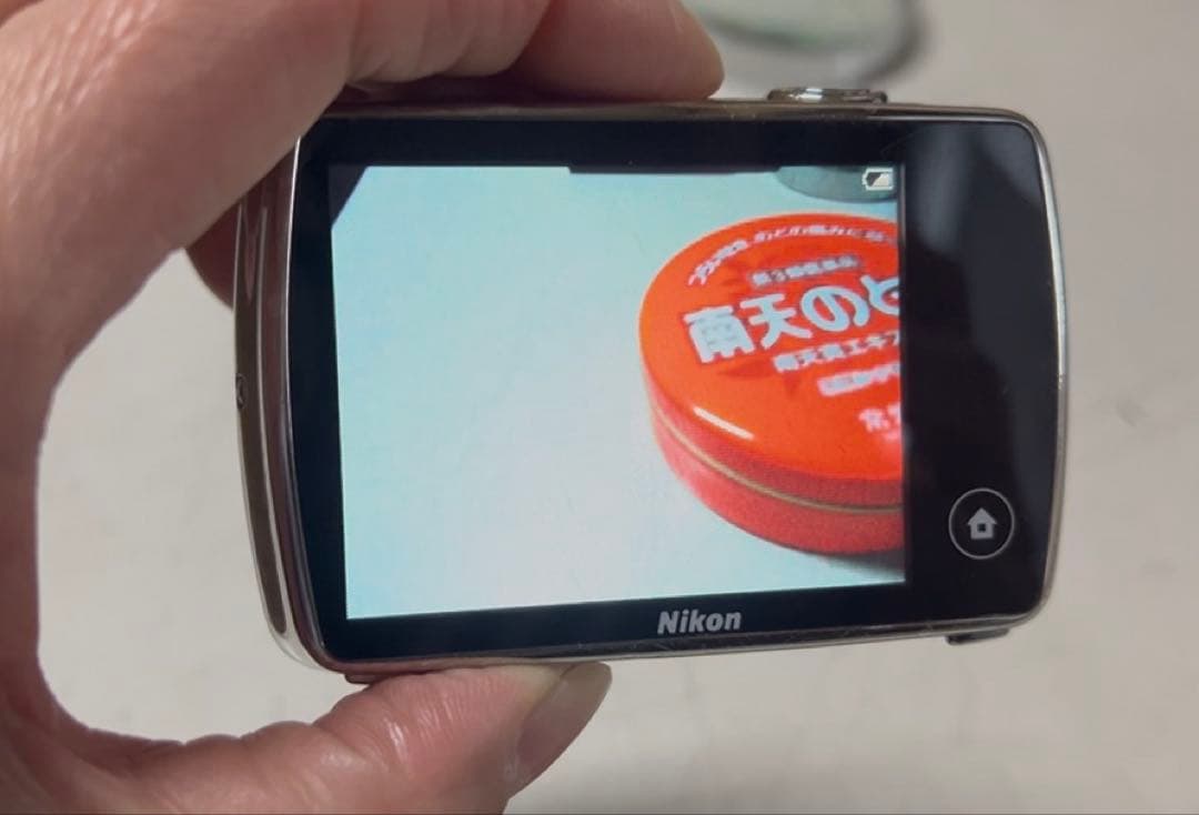 デジタルカメラ　NIKON COOLPIX S01 シルバー　ジャンク品