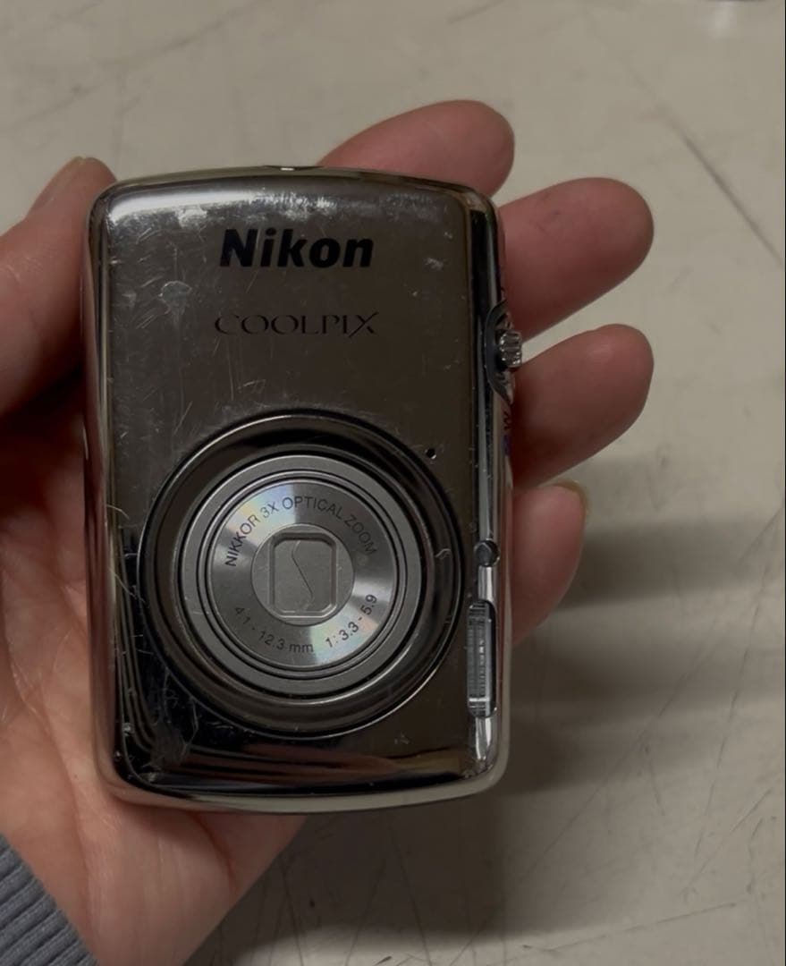 デジタルカメラ　NIKON COOLPIX S01 シルバー　ジャンク品