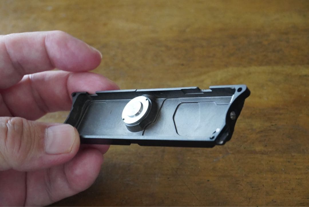 ニコンFモータードライブ用底板（シーソーレバー付き）　美品