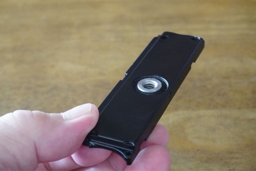 ニコンFモータードライブ用底板（シーソーレバー付き）　美品