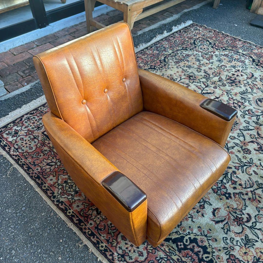 ビンテージ　レザーチェア　木製アームレスト　応接セット 2/2