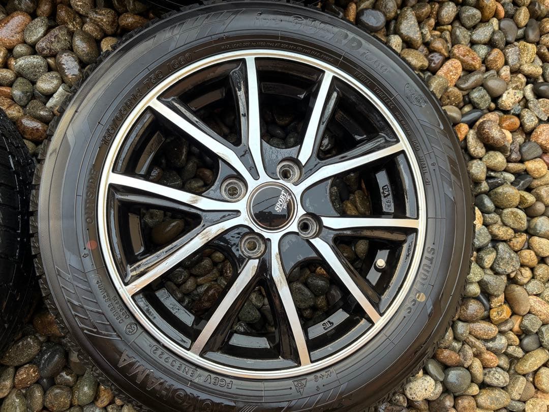 YOKOHAMAスタッドレスタイヤ 155/65R14 ホイール4本セット