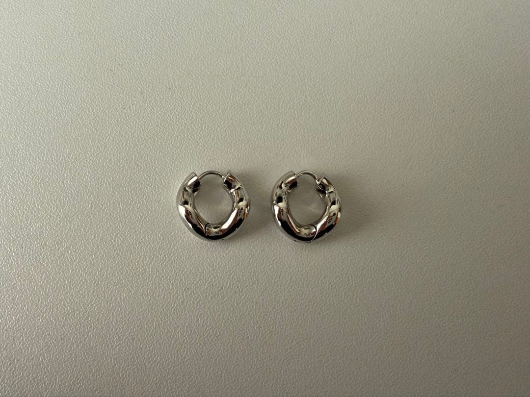 アクセサリー charlotte chesnais Petit Wave Earrings