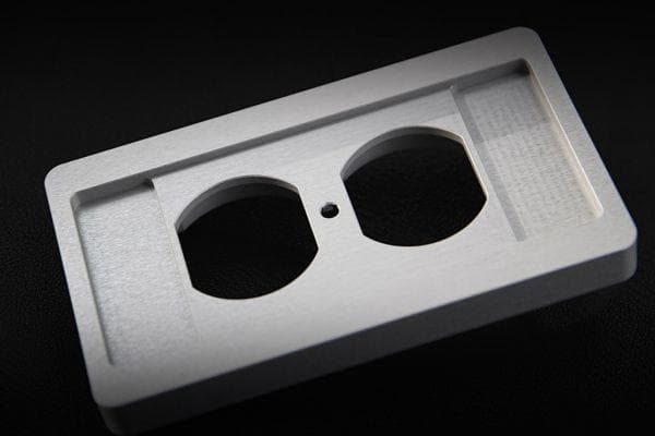 特注品 航空機アルミ合金 高級 ハイエンド コンセント プレート C m2189