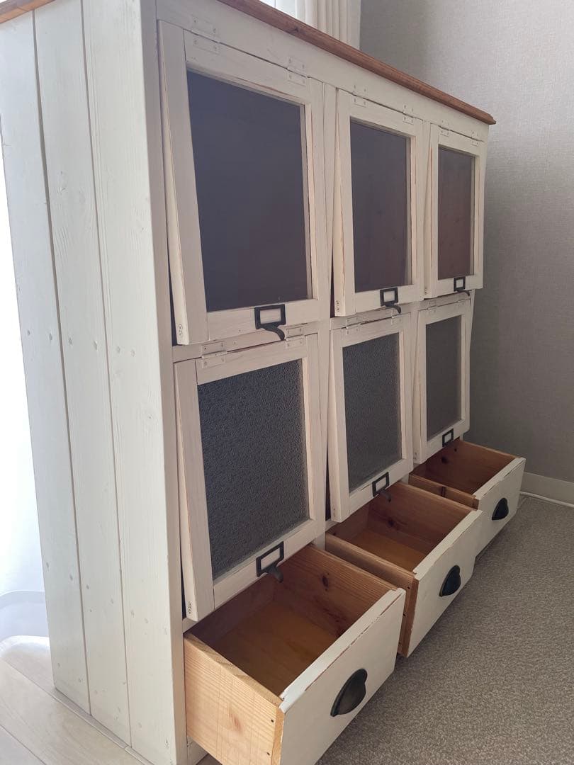 カントリー風シェルフ　アンティークキャビネット　本棚　収納ラック