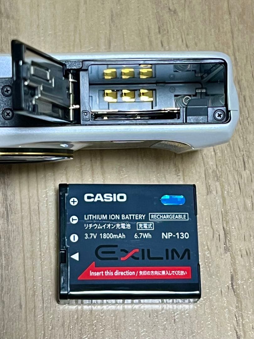 【Bamiki様】CASIO デジタルカメラ EX-ZR200 ホワイト