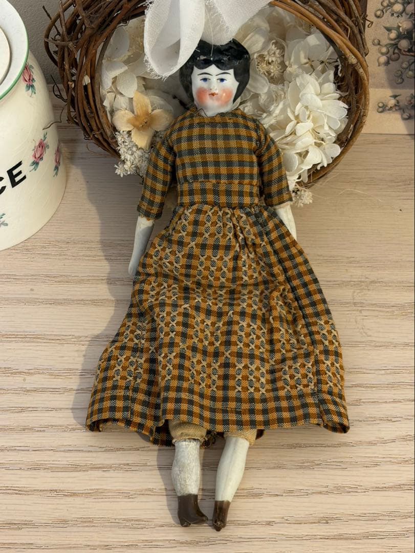 アンティーク　ドイツ　愛らしいお洋服を纏ったチャイナヘッドドールさん