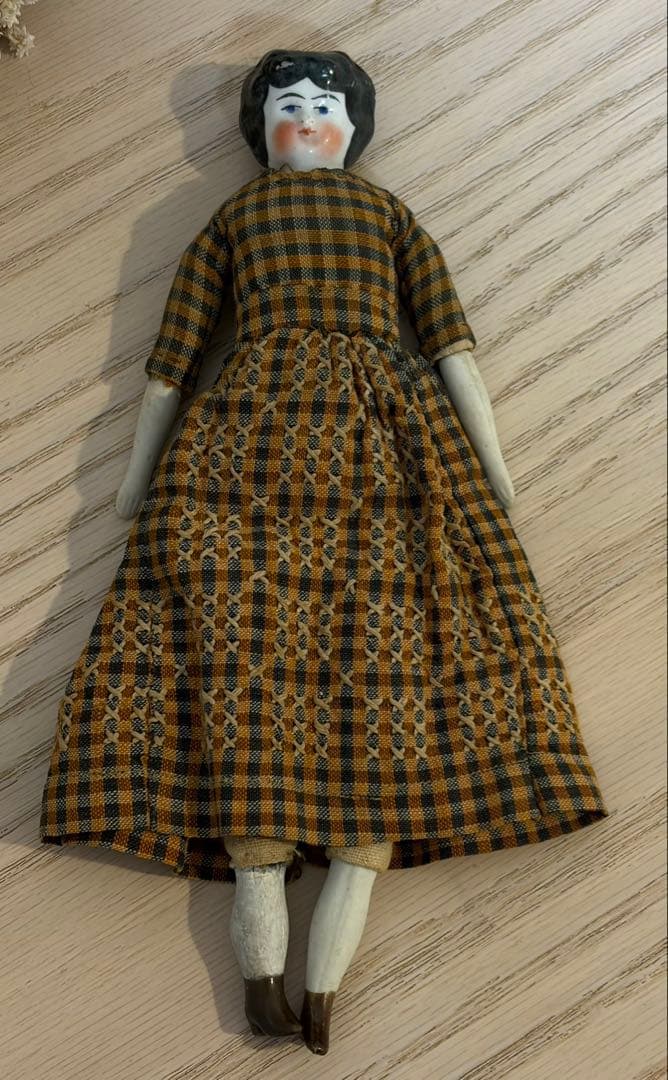 アンティーク　ドイツ　愛らしいお洋服を纏ったチャイナヘッドドールさん