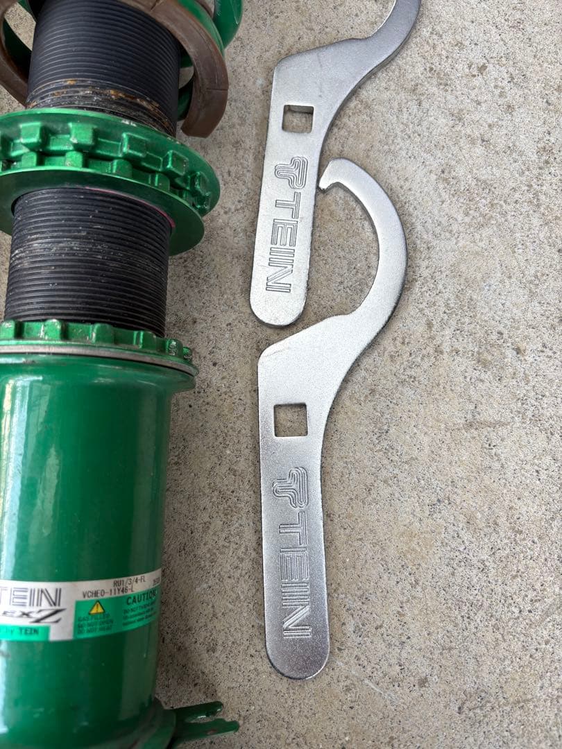 VEZELe:HEV Z用の車高調TEIN製FLEX-Zを格安で出品します。