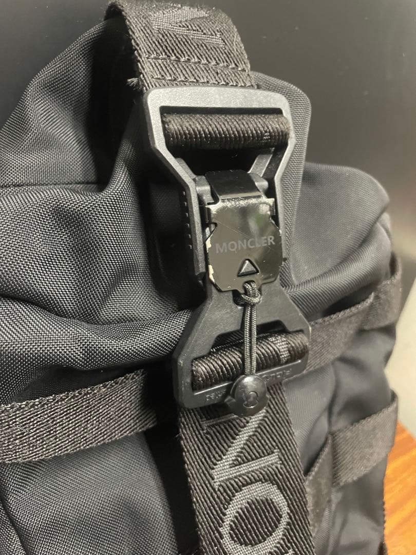 MONCLER ブラック ショルダーバッグ