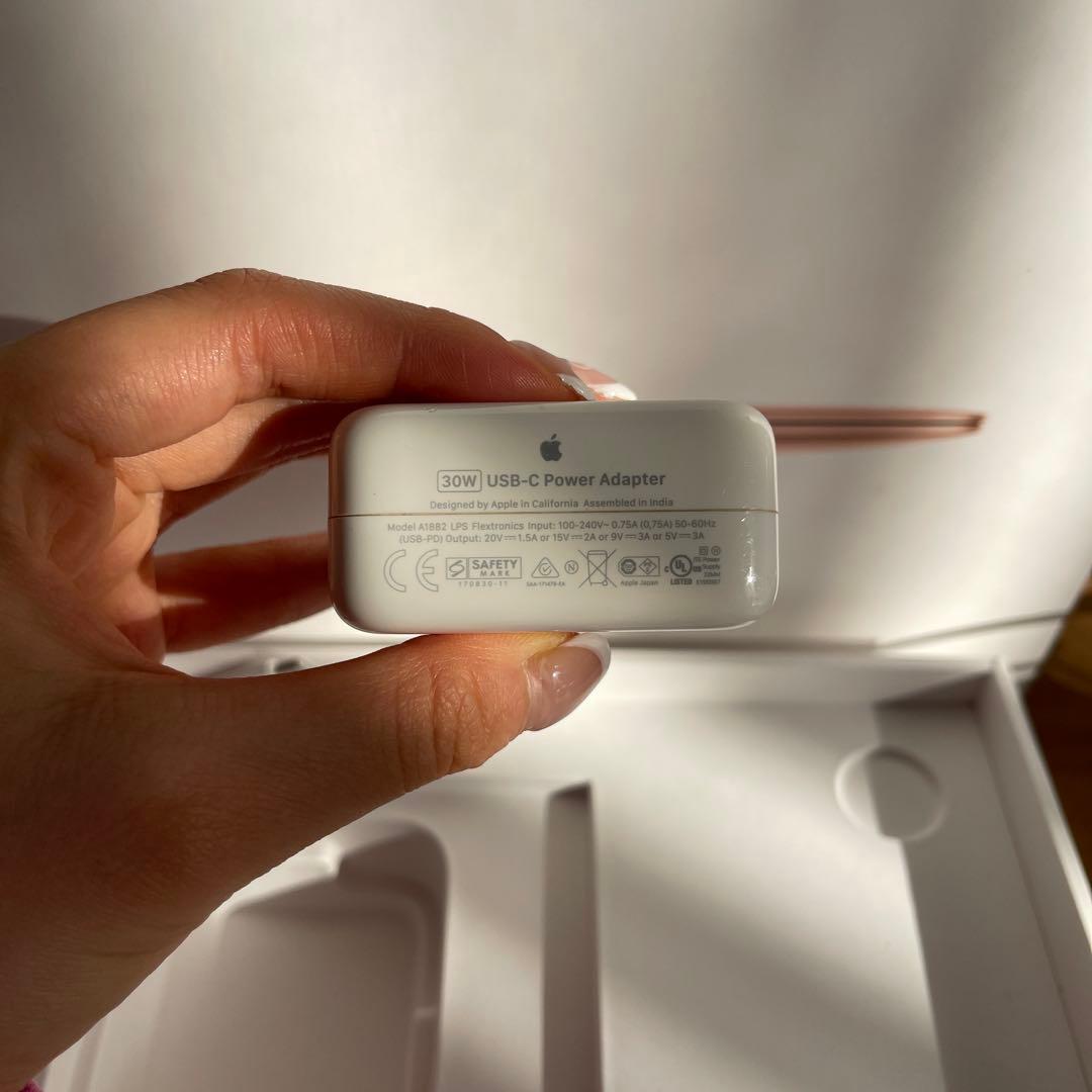 MacBook Air 13インチ / 256GB ゴールド　充電器つき