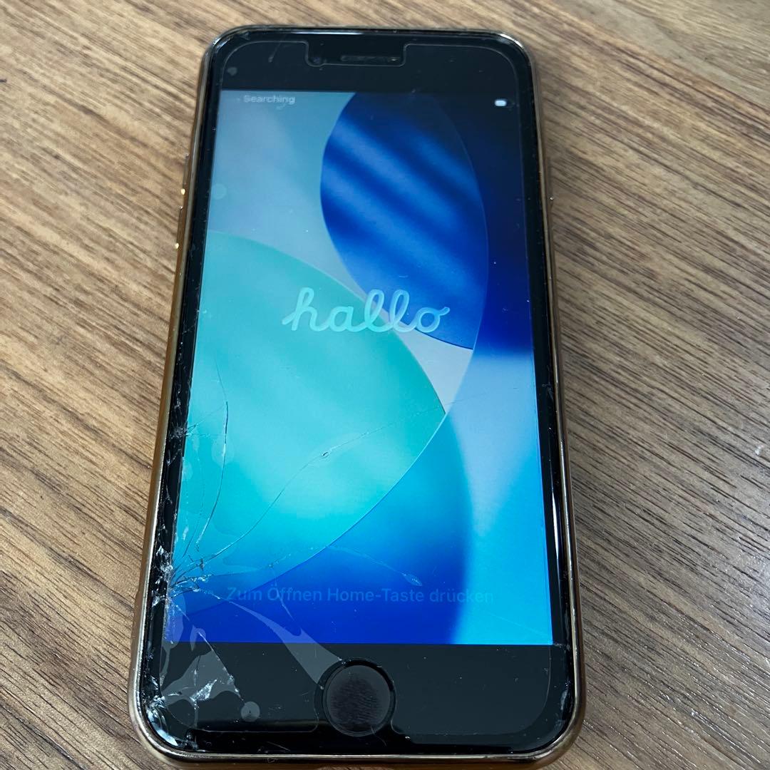 iPhone SE （第二世代）赤 画面割れ