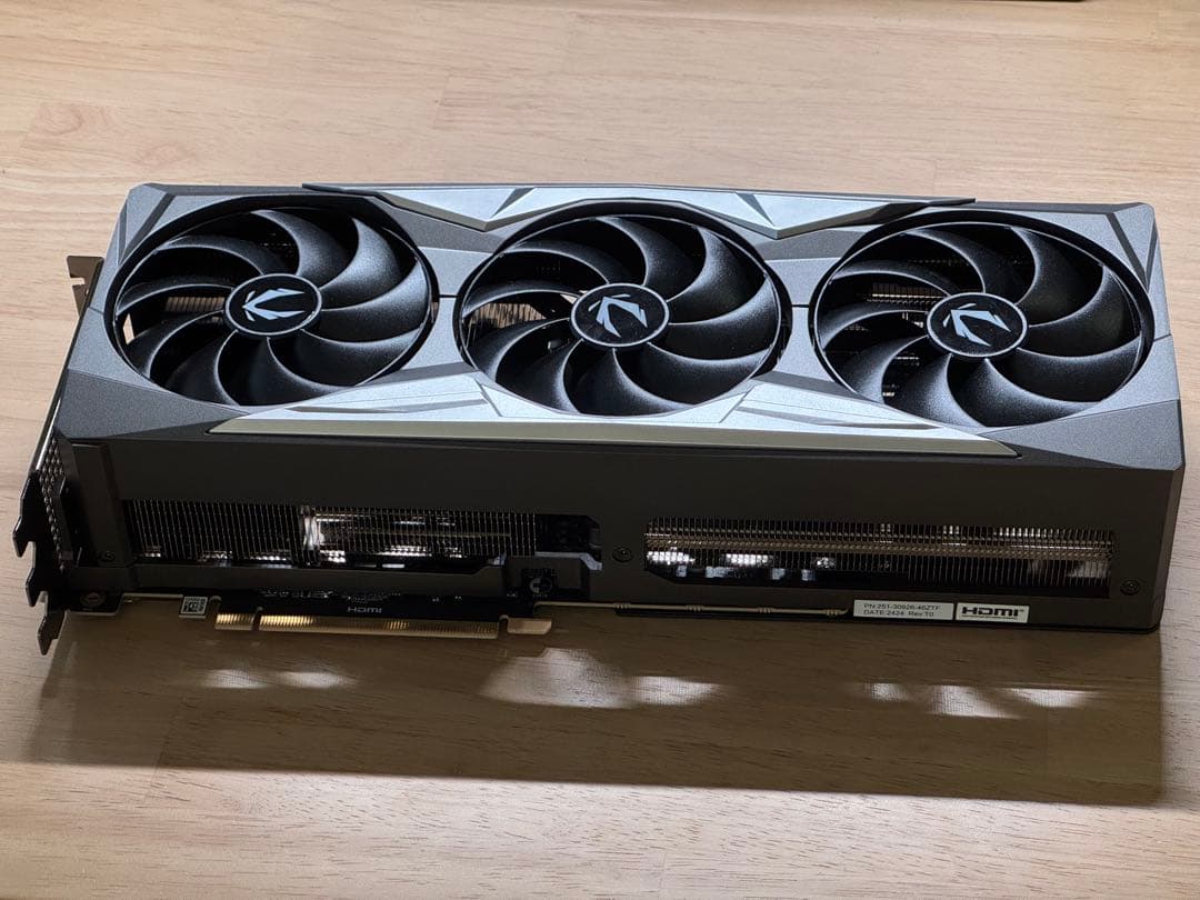 グラフィックボード・グラボ・ビデオカード ZOTAC GeForce RTX 4070 Ti Super