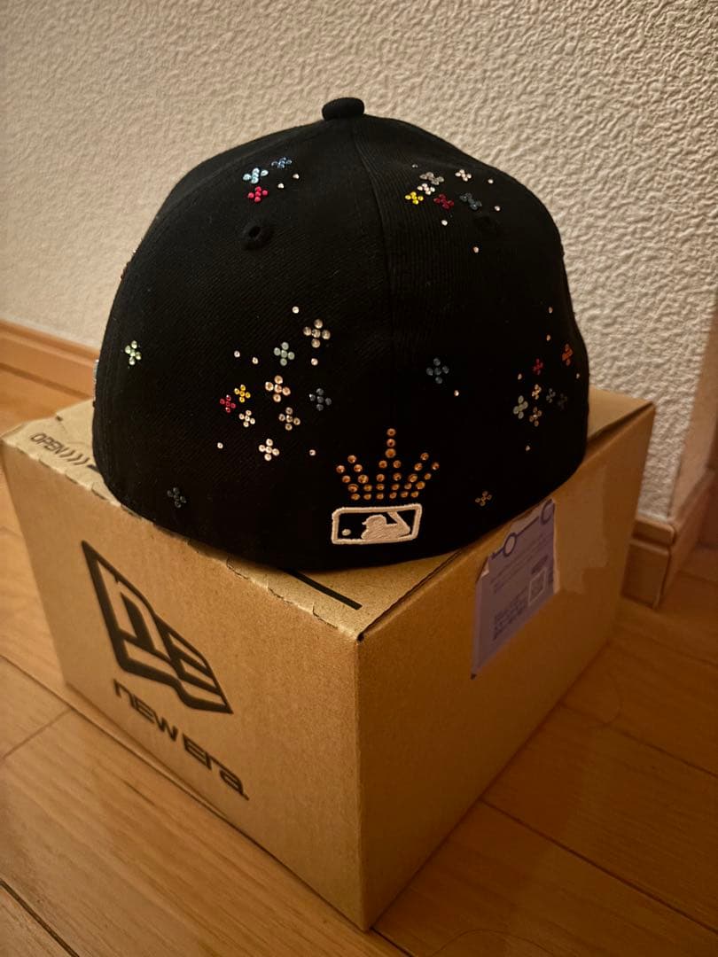 在庫処分New Era 59FIFTY ブラック 73/8 スワロフスキー