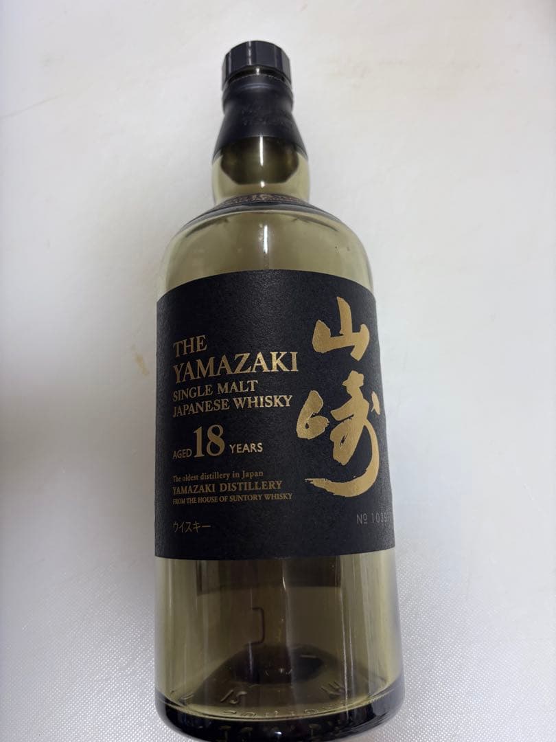 山崎１８年空箱、カラビン