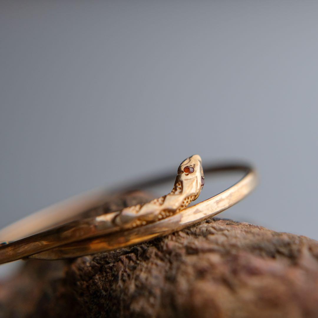 イギリス製ヴィンテージの9Kゴールド製スネークバングル