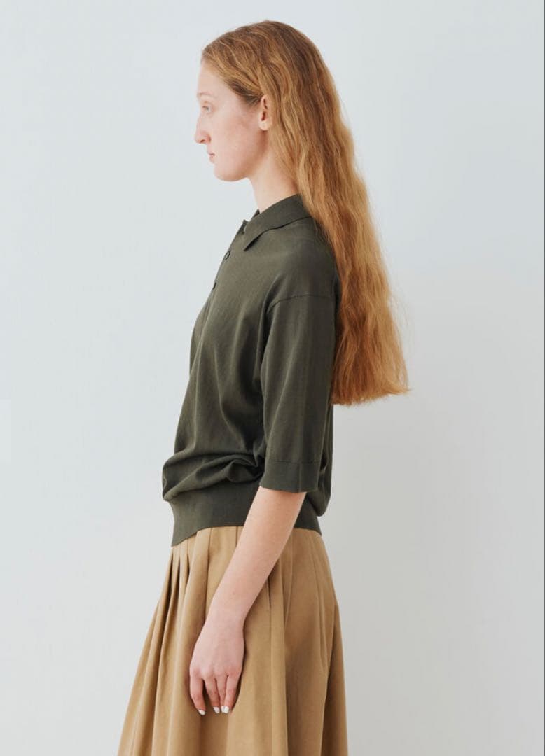 【新品】ギャルリーヴィークレープコットン ポロカラープルオーバーダークグリーン