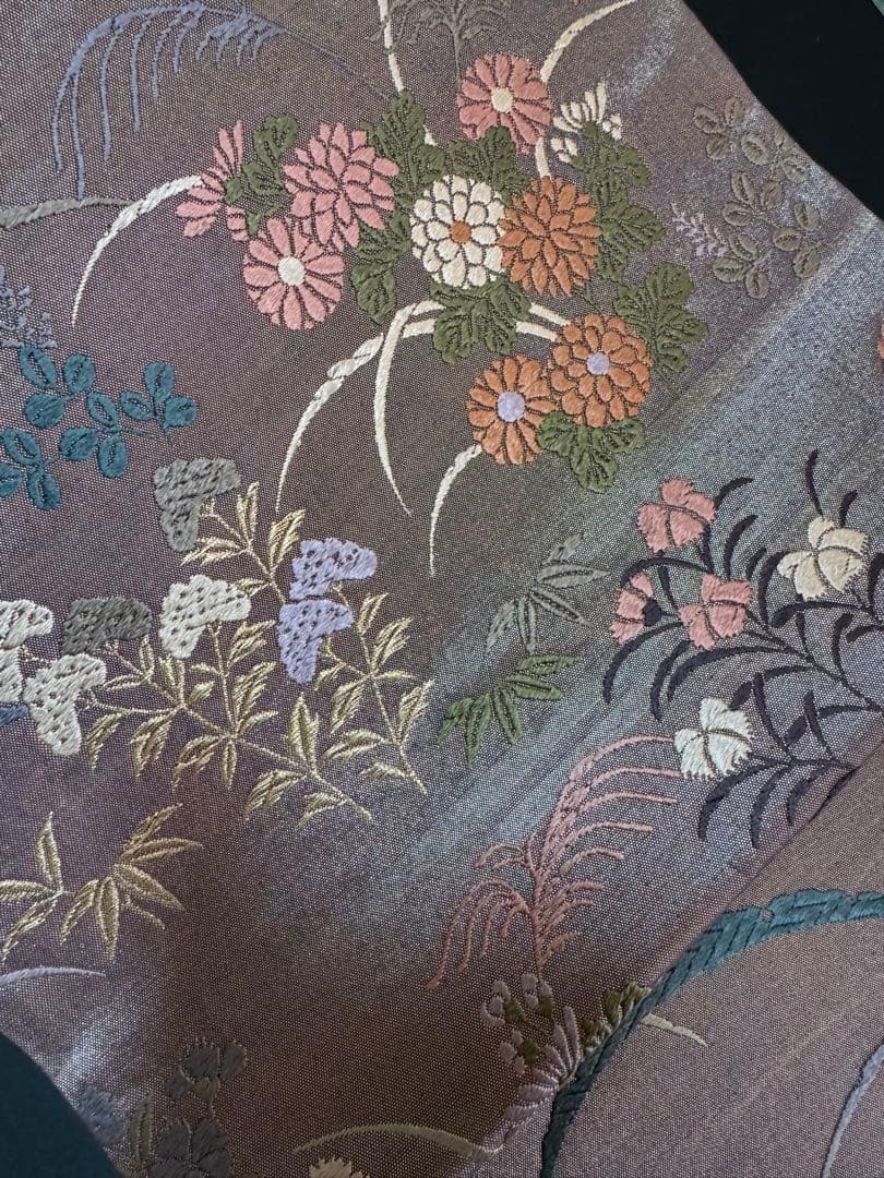 【極美品】西陣老舗機元「加藤善織物」能衣唐織刺繍「泥金箔」露芝模様 蝶々