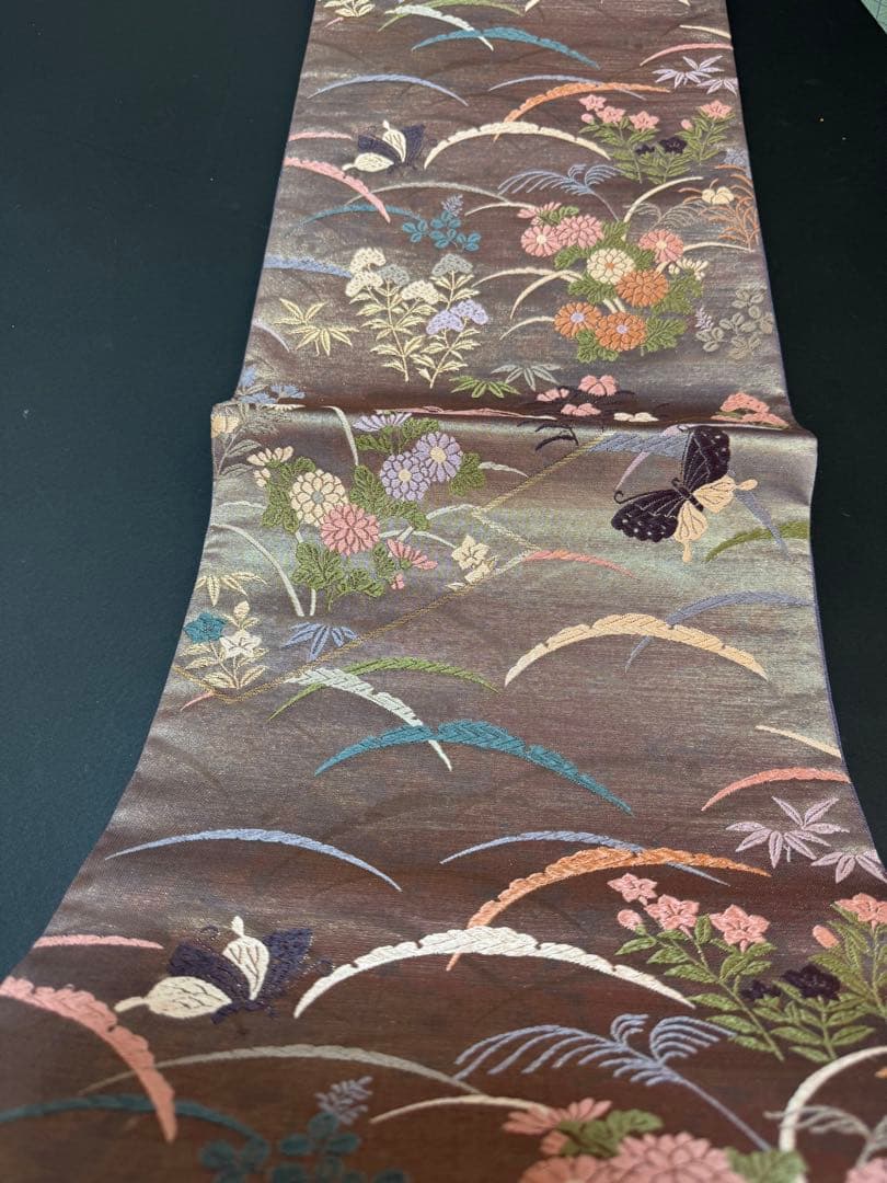 【極美品】西陣老舗機元「加藤善織物」能衣唐織刺繍「泥金箔」露芝模様 蝶々