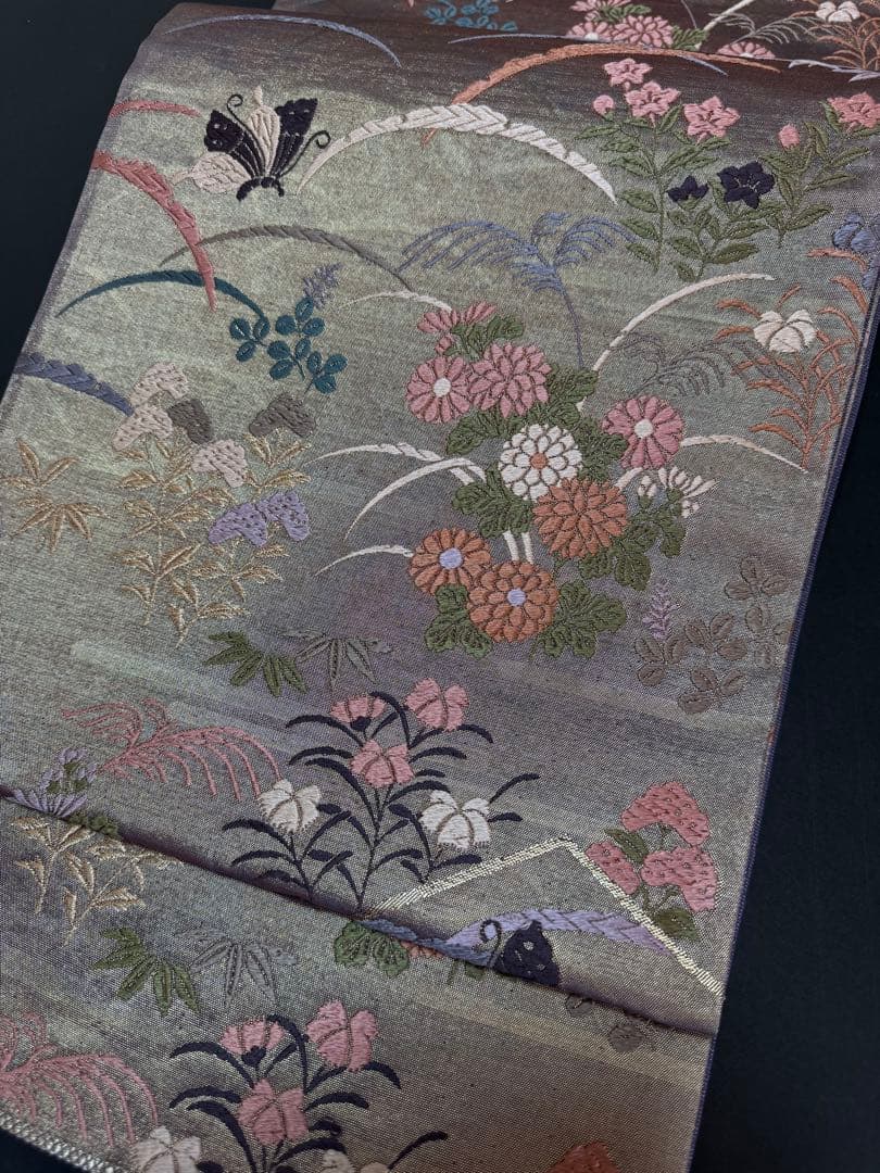 【極美品】西陣老舗機元「加藤善織物」能衣唐織刺繍「泥金箔」露芝模様 蝶々