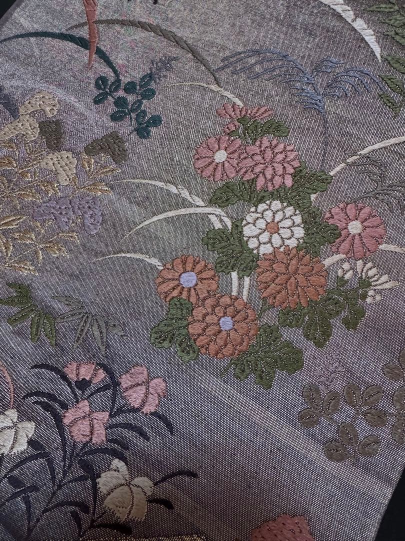 【極美品】西陣老舗機元「加藤善織物」能衣唐織刺繍「泥金箔」露芝模様 蝶々