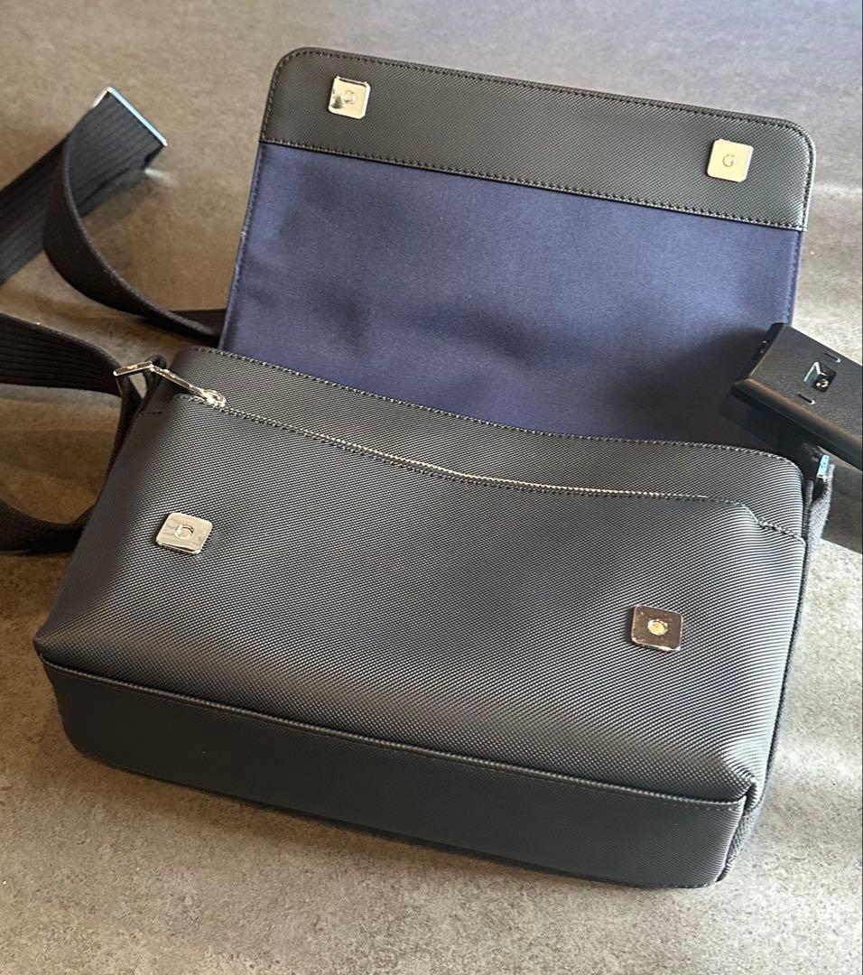 ラコステ　ブラック　メッセンジャーバッグ