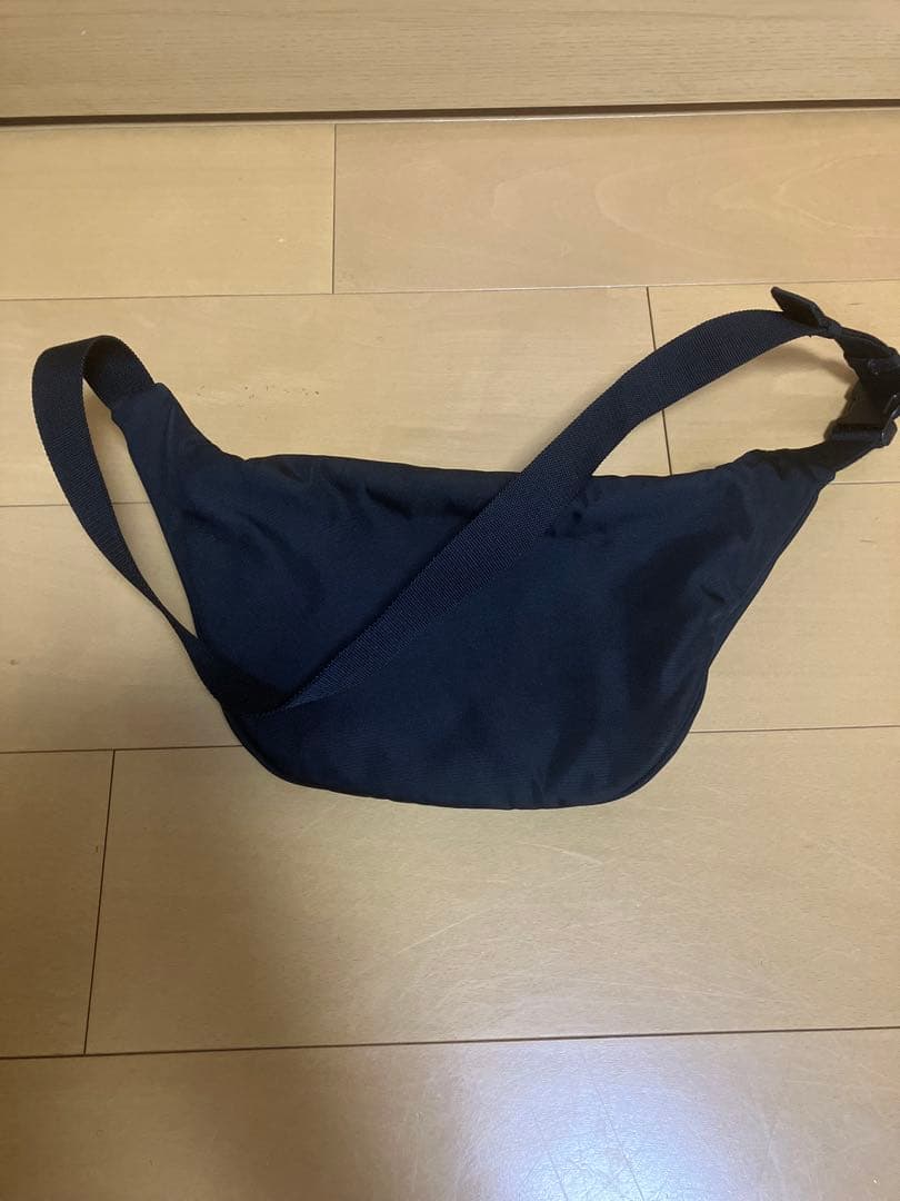 バレンシアガ　エクスプローラ　ボディバッグ