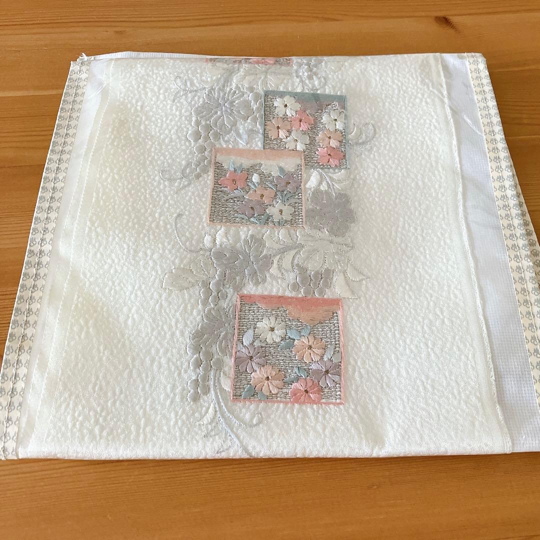 【未使用】刺繍　半衿　正絹　成人式　結婚式　振袖　訪問着　ママ振　絹100%
