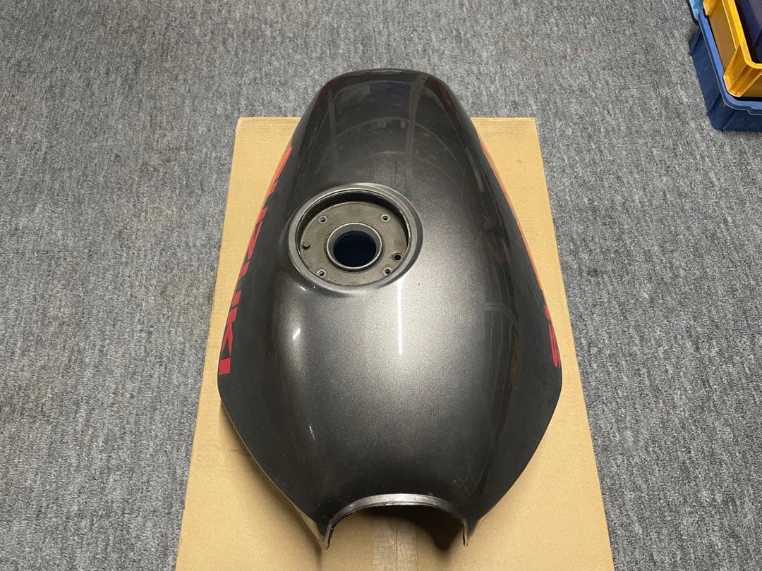 SUZUKI gsx-250 刀　バイクタンク 黒